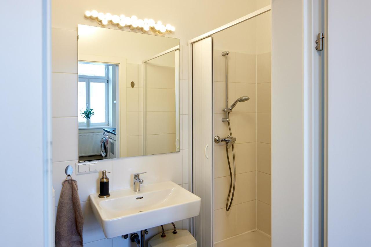 Nice Studio Close To Metro III Виена Екстериор снимка