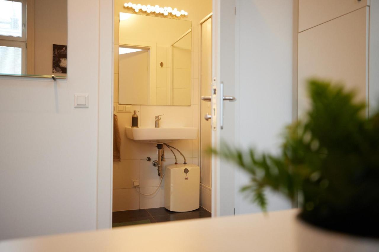 Nice Studio Close To Metro III Виена Екстериор снимка