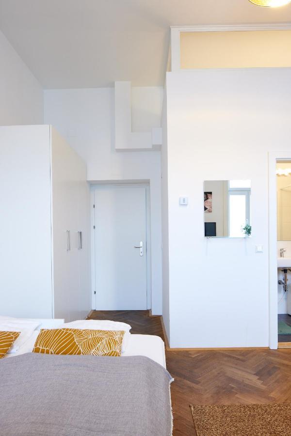 Nice Studio Close To Metro III Виена Екстериор снимка