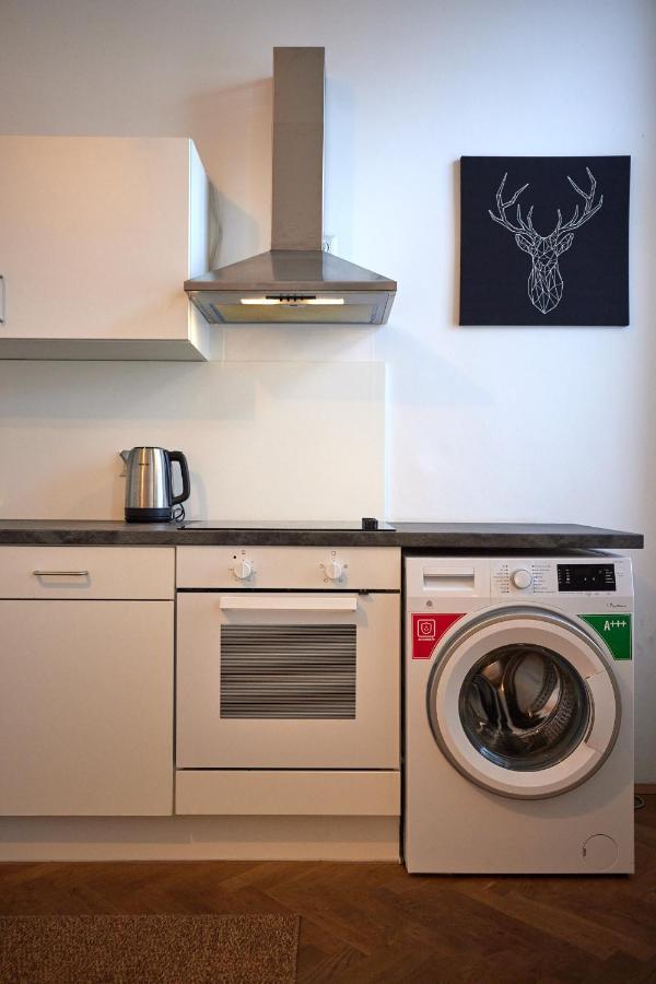 Nice Studio Close To Metro III Виена Екстериор снимка