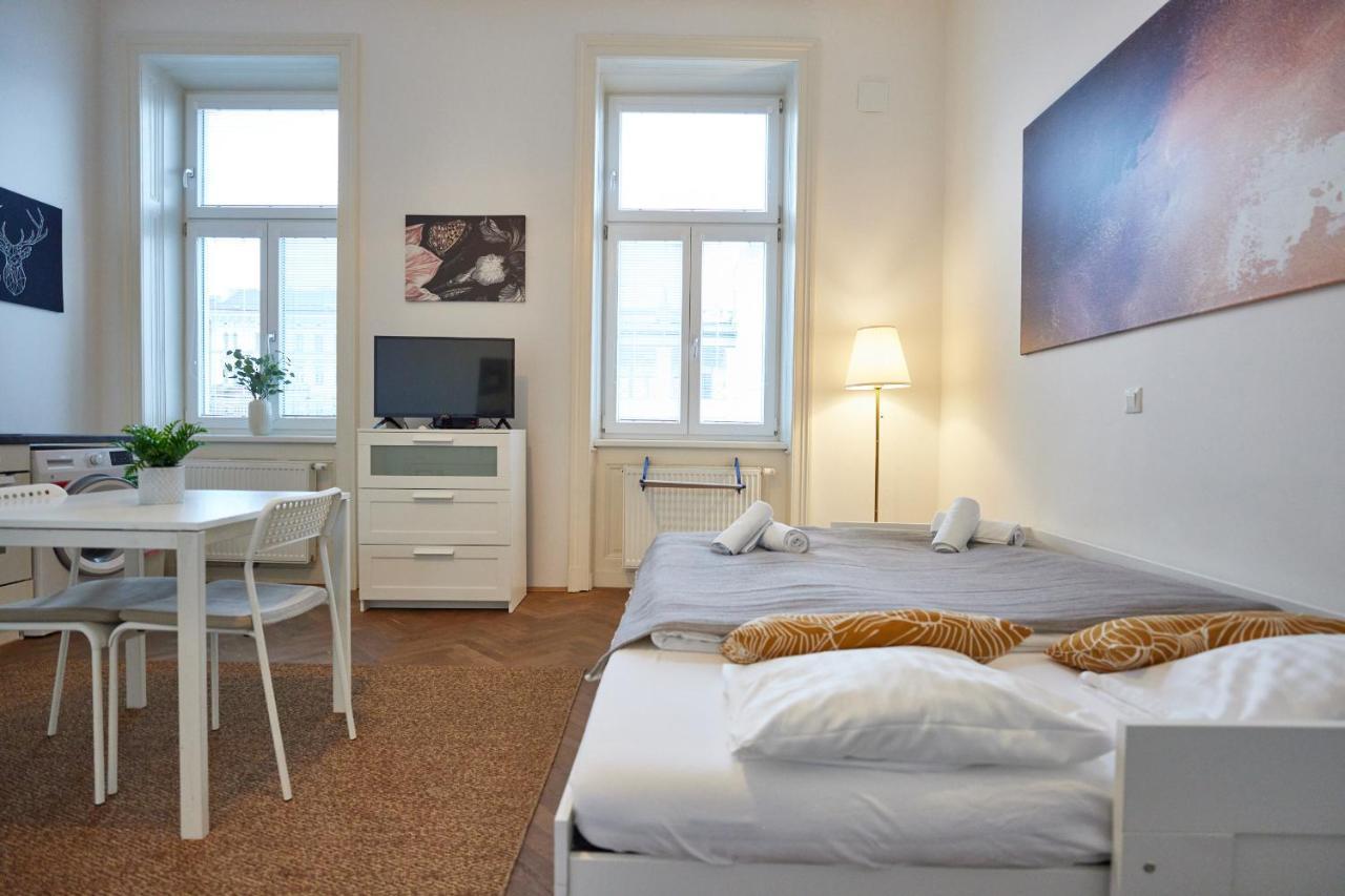 Nice Studio Close To Metro III Виена Екстериор снимка